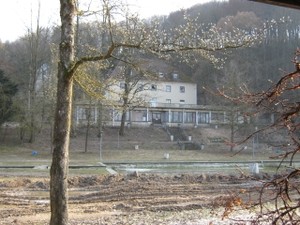 Das Haus ist heute ,den 22.Februar 2011, noch im Besitz des BRK und  befindet sich in erbärmlichen  Zustand. Es wird ein Investor gesucht,  der Leben in den idyllischen Winkel bringen soll.